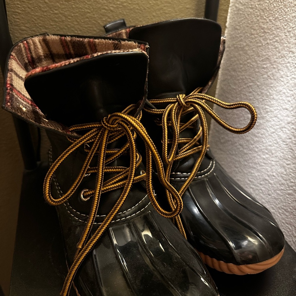 Soho Girls Black and Brown Winter Boots